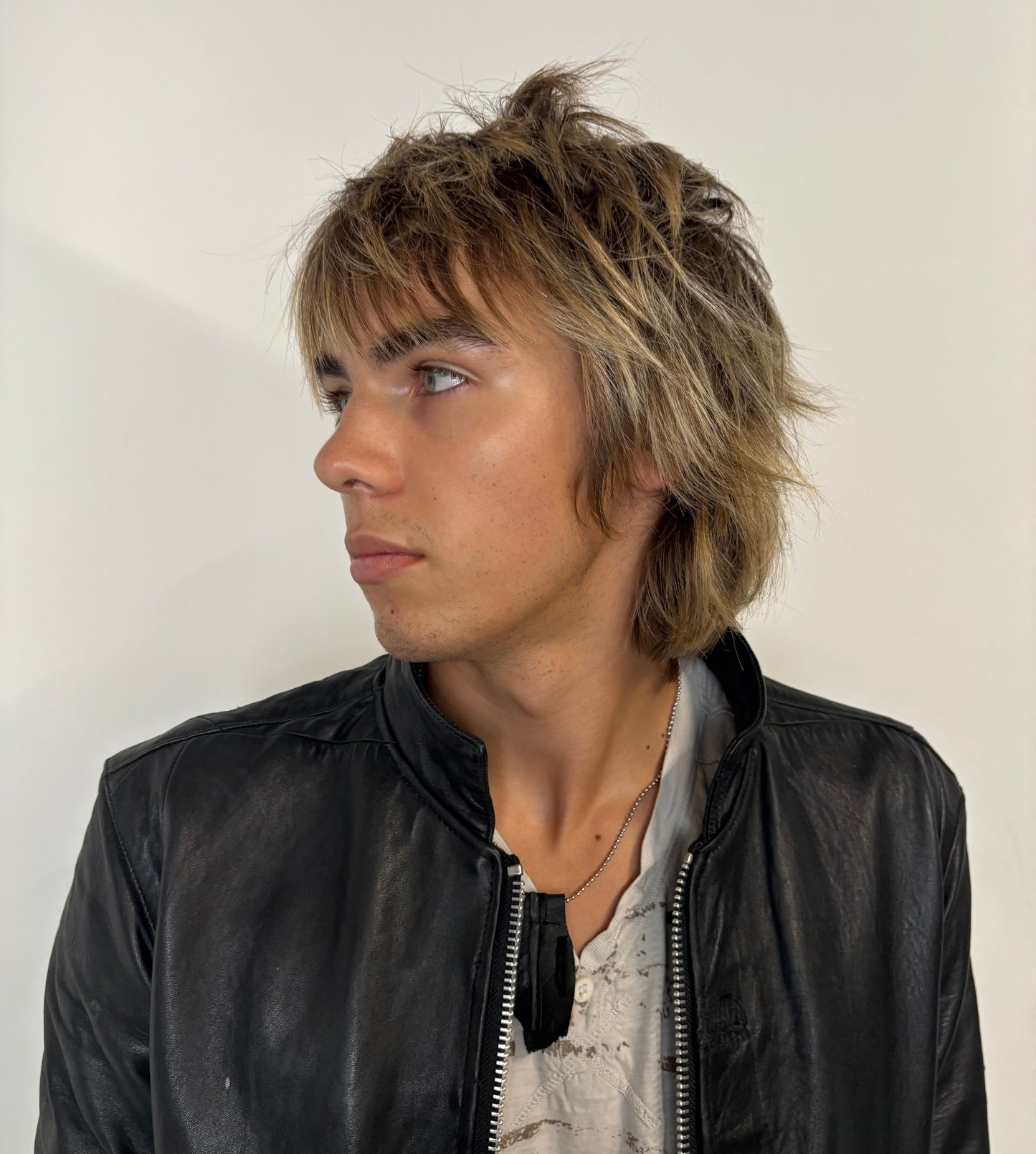 e Leather Necklace 1/1